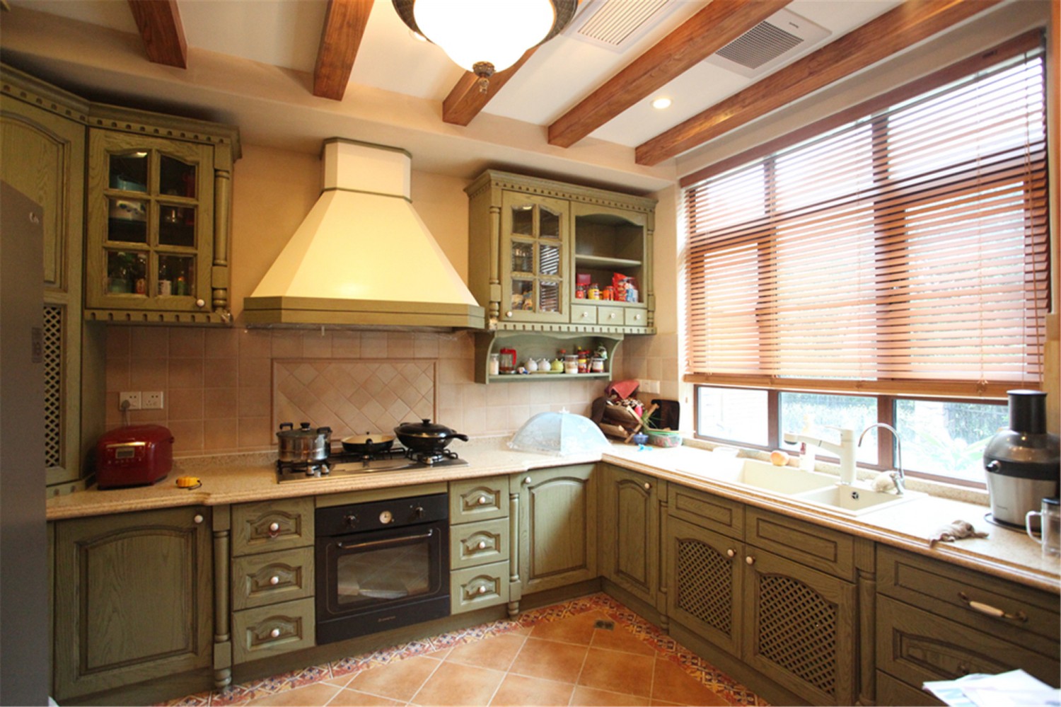 美式主义风格样板间厨房组合橱柜装修设计效果图 – 设计本装修效果图